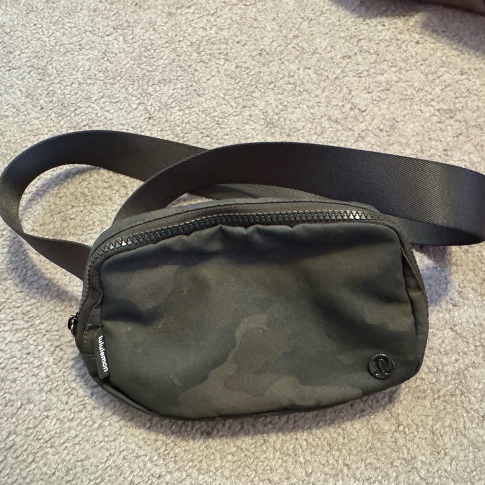 Lululemon camo Belt Bag